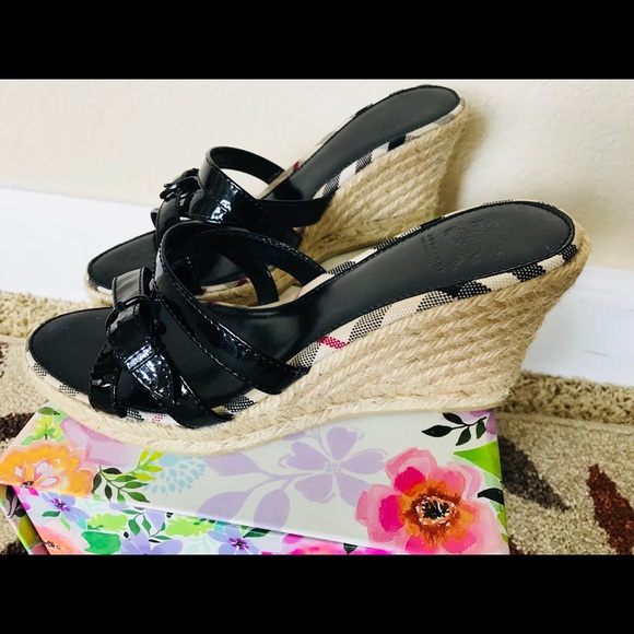 Lovely Burberry Patent leather Check Wedge Sandals - Picture 5 of 12